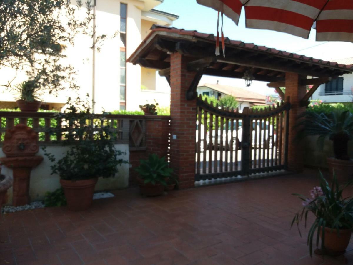 Raffinato Bilocale A Lido Di Camaiore Vicino Al Mare Exterior photo